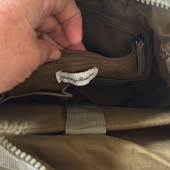 Tommy Bahama travel pack. - Picture 5 of 5